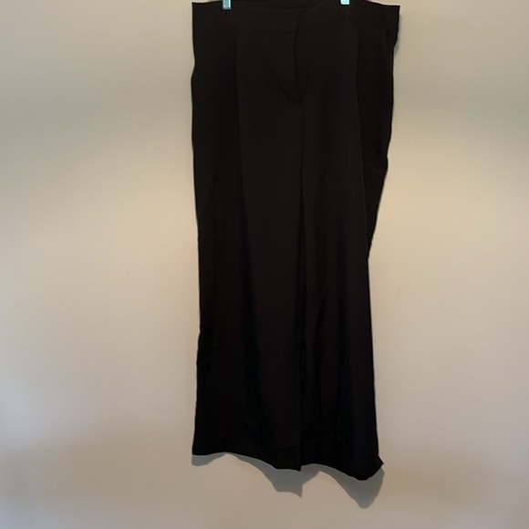 Women’s suit - Picture 3 of 3